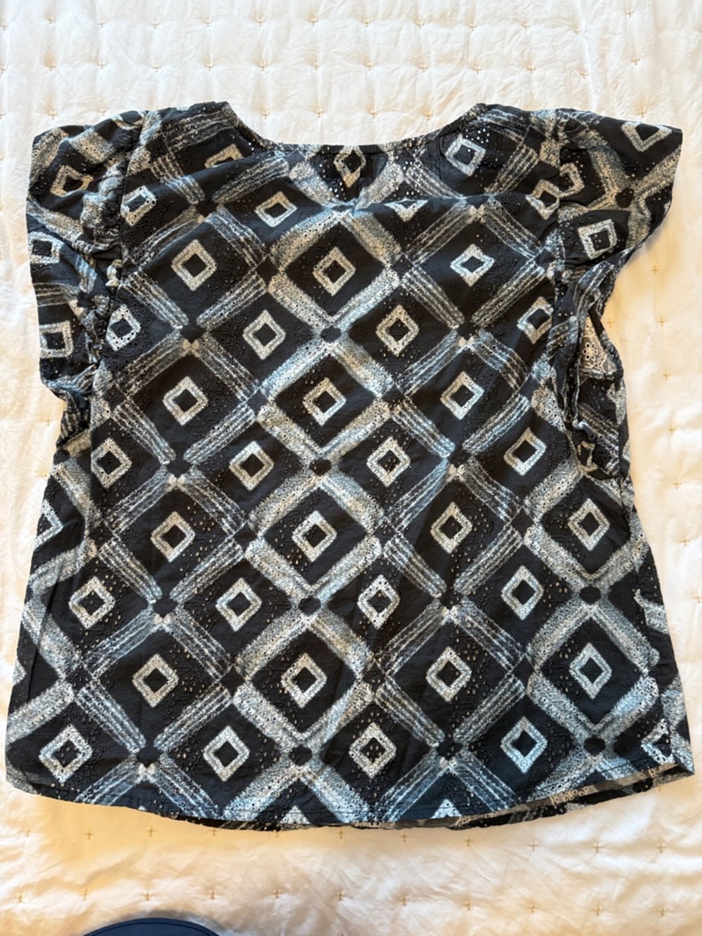 Evereve Navy and Light Blue Diamond Print Flutter Sleeve Top - Picture 4 of 4